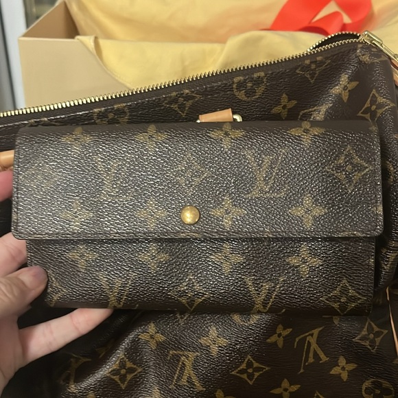 Selling a Louis Vuitton, two of them. - Picture 5 of 16